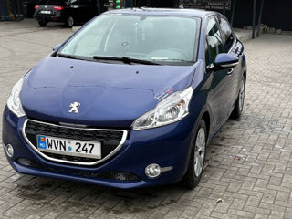 Peugeot 208 foto 10