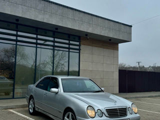 Mercedes E-Class foto 2