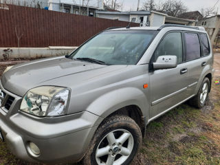 Nissan X-Trail foto 2