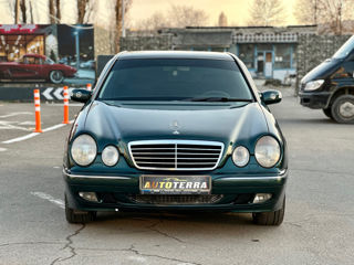 Mercedes E-Class foto 2