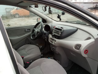 Nissan Almera Tino foto 4