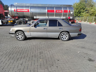 Mercedes Series (W124) foto 3