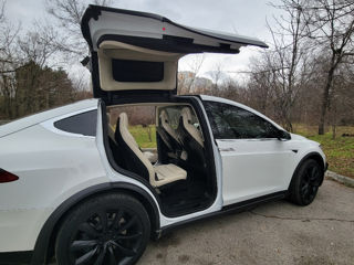 Tesla Model X foto 2