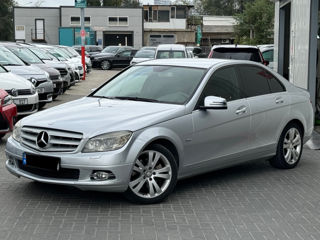 Mercedes C-Class foto 1