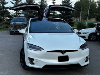 Tesla Model X foto 2