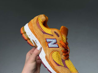 New Balance 2002R Orange Unisex foto 1