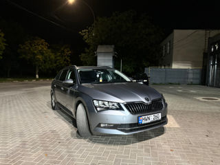 Skoda Superb foto 2