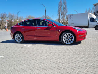 Tesla Model 3 foto 2