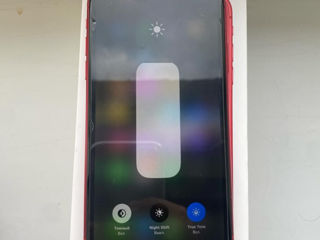 iPhone 11 red foto 3