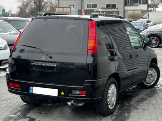 Mitsubishi Space Runner foto 4