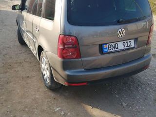 Volkswagen Touran foto 3