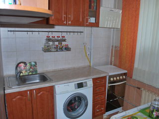 Urgent -urgent.se vinde apartament cu 3 odai (50 m2) apartament calduros (Posibil si in rate ..) foto 5