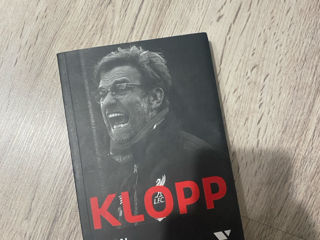 Vând carte Jurgen Klopp ,,Fotbal în ritm de heavy metal,