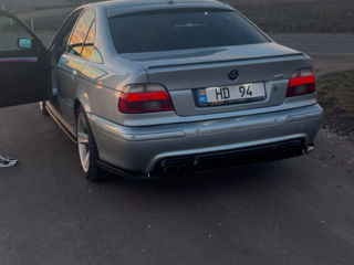 BMW 5 Series foto 2