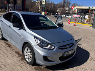 Hyundai Accent, 2011