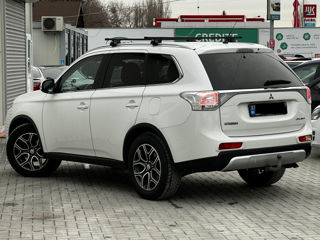 Mitsubishi Outlander foto 4