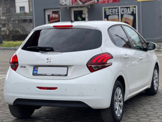 Peugeot 208 foto 4