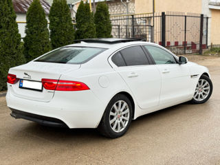 Jaguar XE foto 4