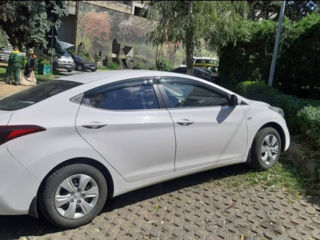 Hyundai Elantra foto 3