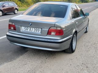 BMW 5 Series foto 2