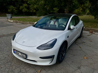 Tesla Model 3 foto 1