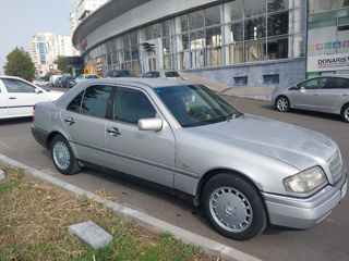 Mercedes C-Class foto 2