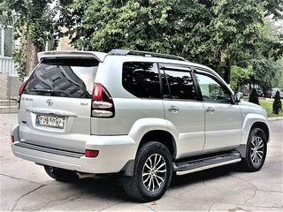 Toyota Land Cruiser Prado foto 2