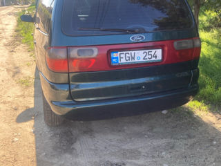 Ford Galaxy foto 2