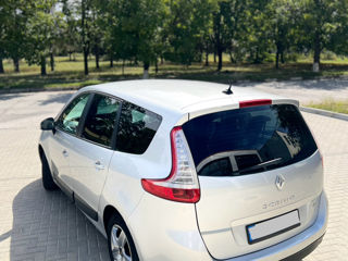 Renault Grand Scenic foto 2