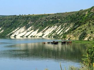 Se vinde casa la Nistru in satul Molovata pina la apa 900 m foto 3