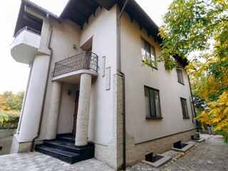 Casă în 3 nivele (Buiucani, Ion Pelivan, 17 ari / 303 m2) foto 6