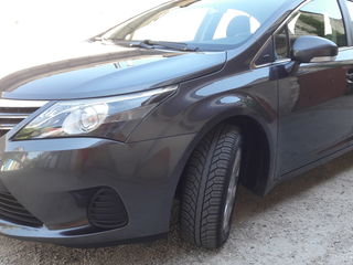 Toyota Avensis foto 5