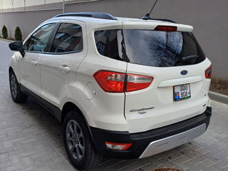 Ford EcoSport foto 1