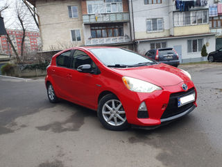 Toyota Prius c foto 2