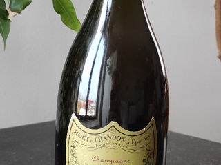 Vând sticlă de vin  Italiană "Champagne Cuvee Dom PerignonVintage 1978"