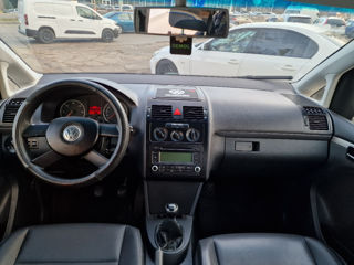 Volkswagen Touran foto 8