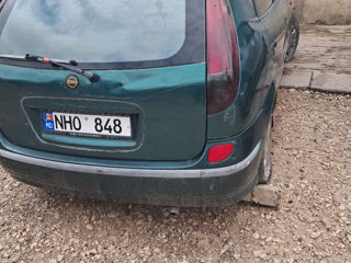 Nissan Almera Tino foto 2