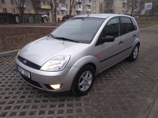 Ford Fiesta foto 1