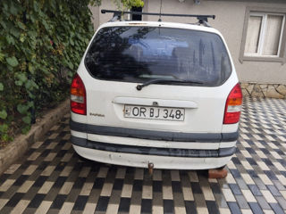 Opel Zafira foto 2