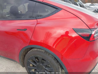 Tesla Model Y foto 7