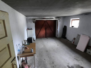 Casa cu 2 etaje si teren mare in centrul orasului Cupcini foto 10