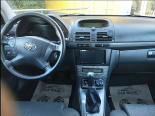 Toyota Avensis foto 6