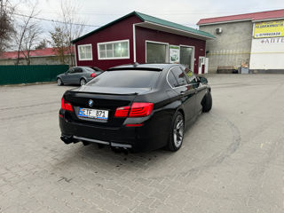 BMW 5 Series foto 6