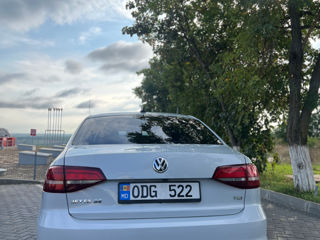 Volkswagen Jetta foto 2