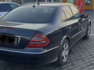 Mercedes E-Class foto 2