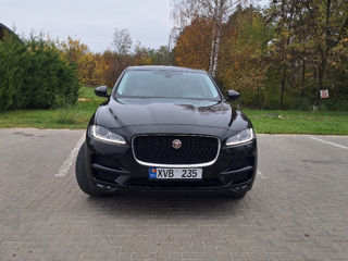 Jaguar F-PACE foto 2