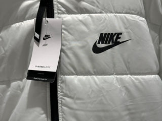 Оригинал! Продам куртку Nike (S). Не подошел размер. foto 3