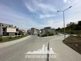 Townhouse în 3 nivele, Botanica, 286 mp + 2 ari! foto 2