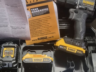 Dewalt  dcd 100 .BRUSHLES!с 2 батареями на 2 ампера  зарядка и кейс foto 1