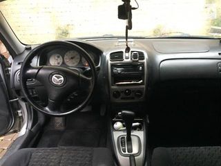 Mazda 323 foto 2